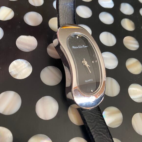 Main Line Time Quartz Wristwatch and Bold Statement Necklace Bundle - Picture 6 of 8